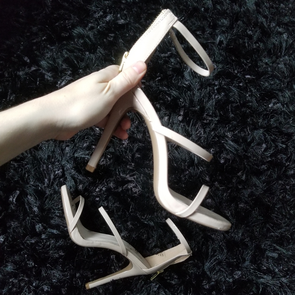 Quipid Nude Colored Strappy Heels Sz 8
